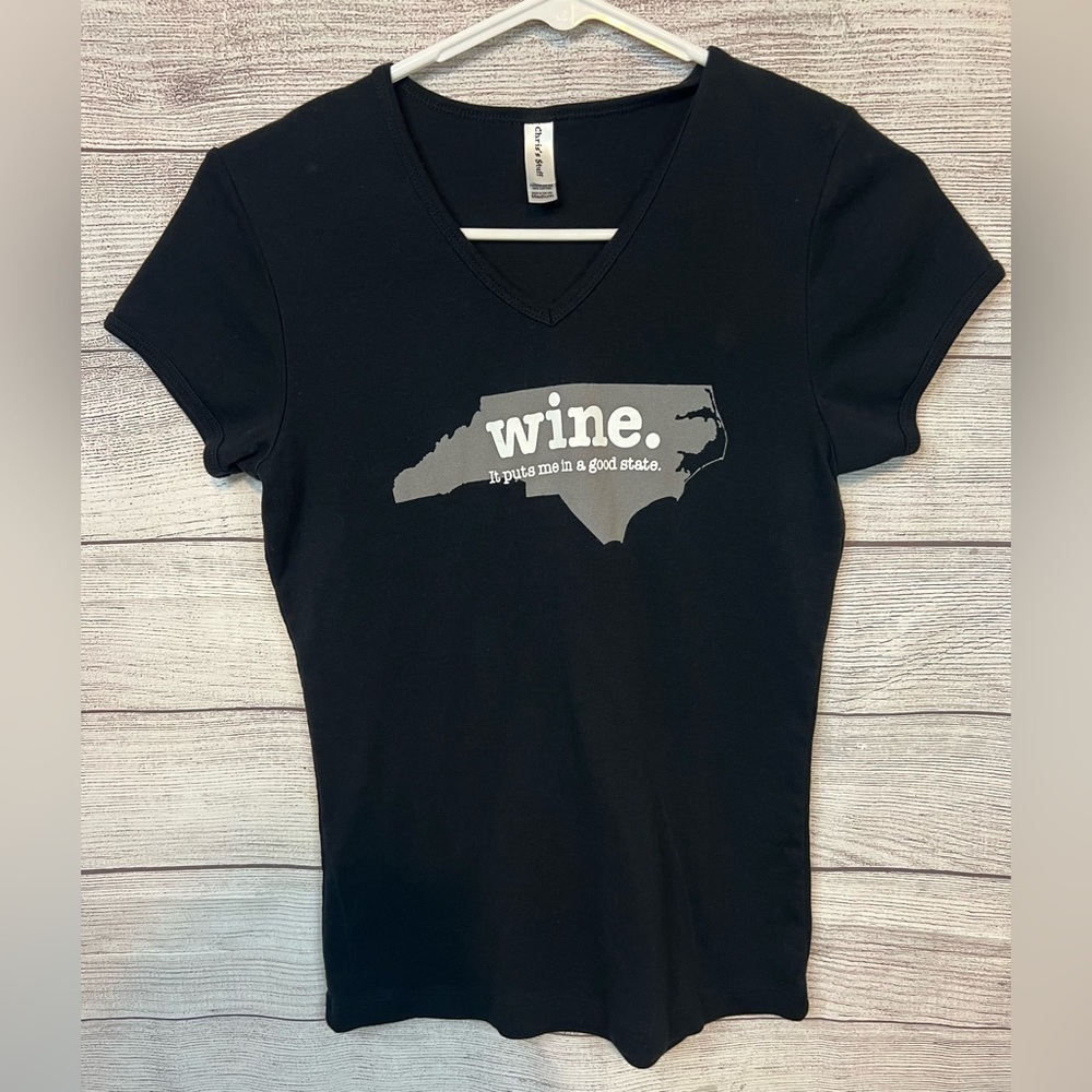North Carolina Wine Puts Me In A Good Mood V-Neck T-shirt Women’s Medium